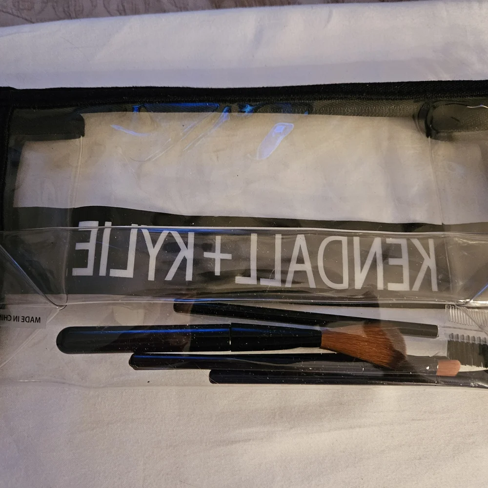 Kendall + Kylie Makeup Bag W 5 Pcs Make Up Brush Set